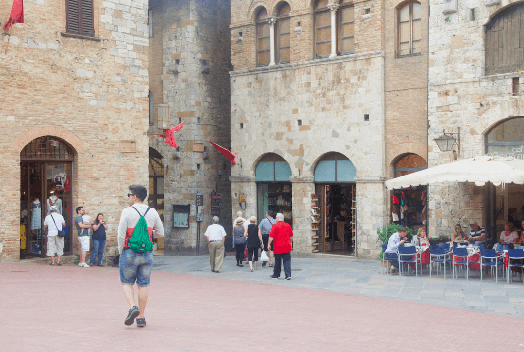 piazza della cisterna 1