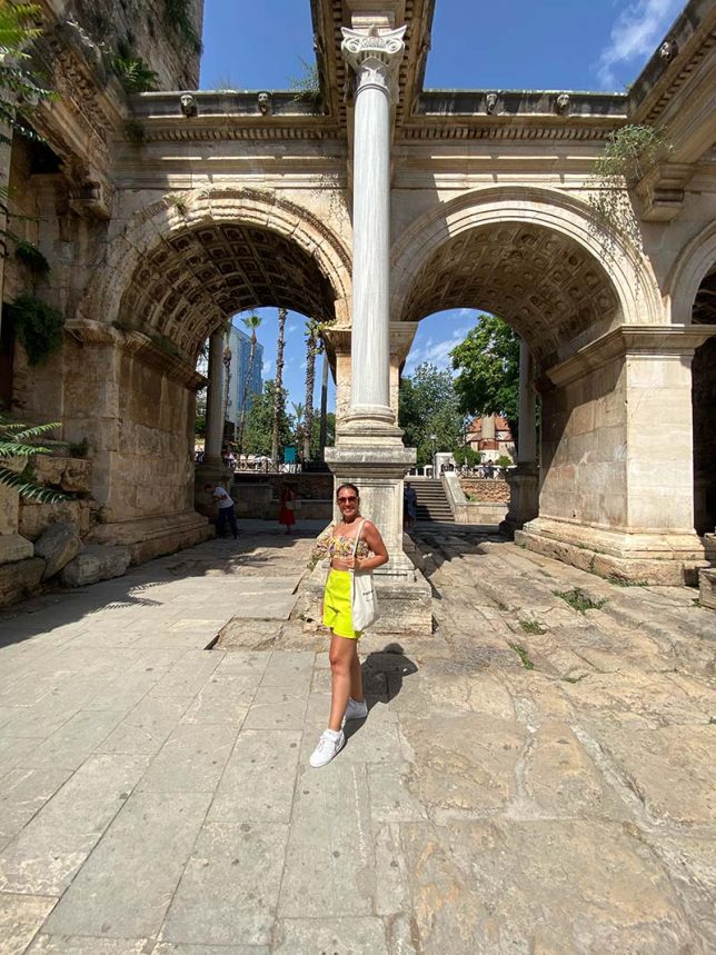 hadrian kapisi kaleici